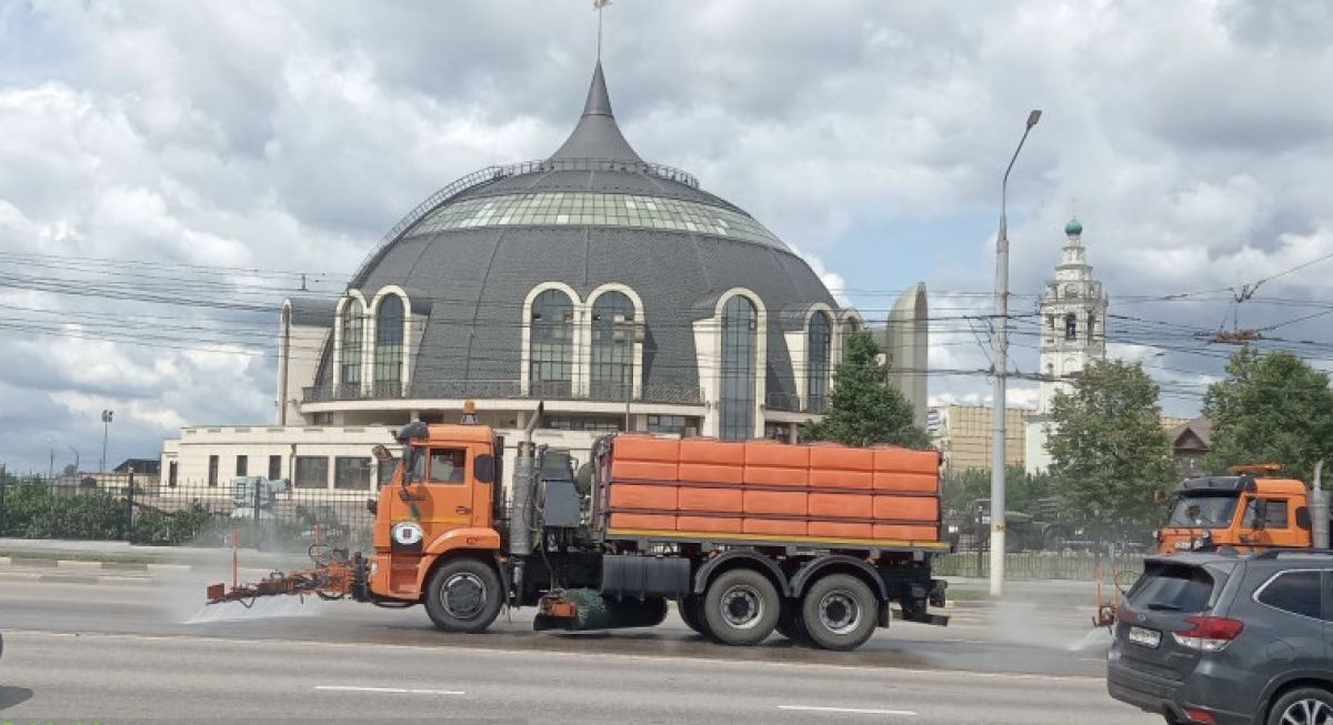 В Туле мосты и дороги на магистральных улицах города стали чище В Туле мосты и дороги на магистральных улицах города стали чище