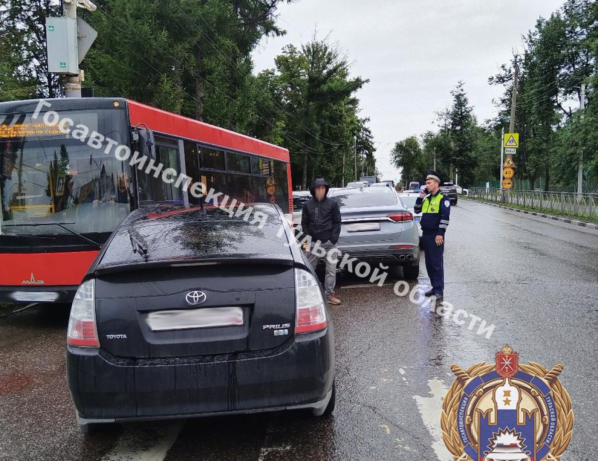 В Туле столкнулись «Джили Тугелла» и «Тойота Приус» В Туле столкнулись «Джили Тугелла» и «Тойота Приус»