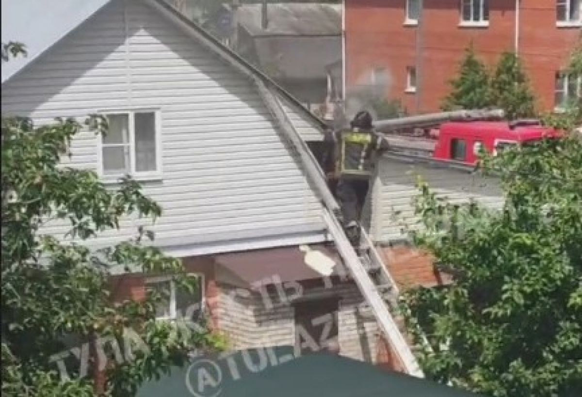 В тульском Мяснове загорелся частный дом В тульском Мяснове загорелся частный дом