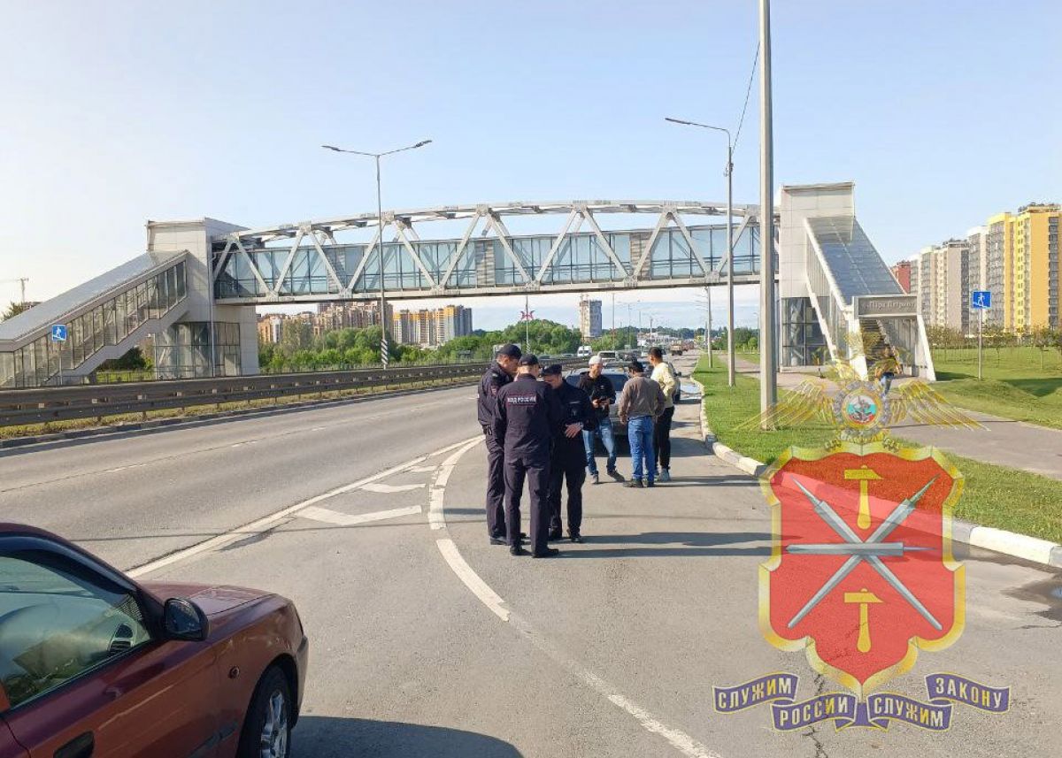 В Туле в ходе рейда в отдел полиции доставили 14 иностранцев В Туле в ходе рейда в отдел полиции доставили 14 иностранцев