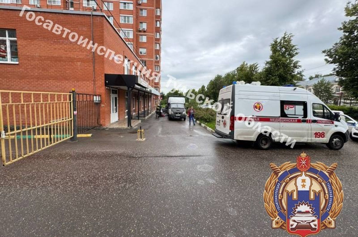 В Новомосковске водитель ехал задним ходом и сбил 47-летнего мужчину В Новомосковске водитель ехал задним ходом и сбил 47-летнего мужчину