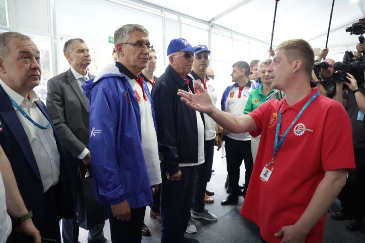 Дмитрий Миляев и Сергей Чемезов приветствовали участников форума «Инженеры будущего» Дмитрий Миляев и Сергей Чемезов приветствовали участников форума «Инженеры будущего»