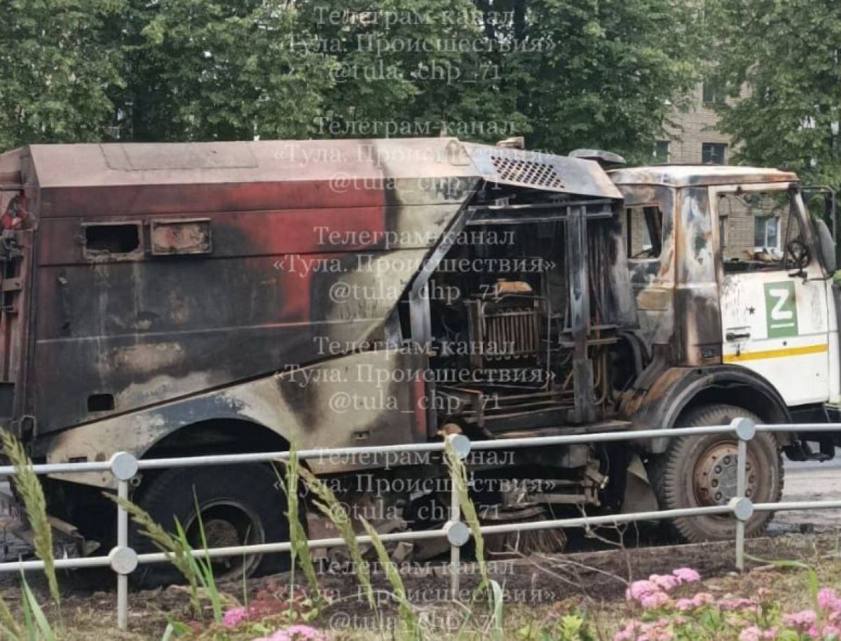 В Новомосковске Тульской области загорелся грузовик В Новомосковске Тульской области загорелся грузовик