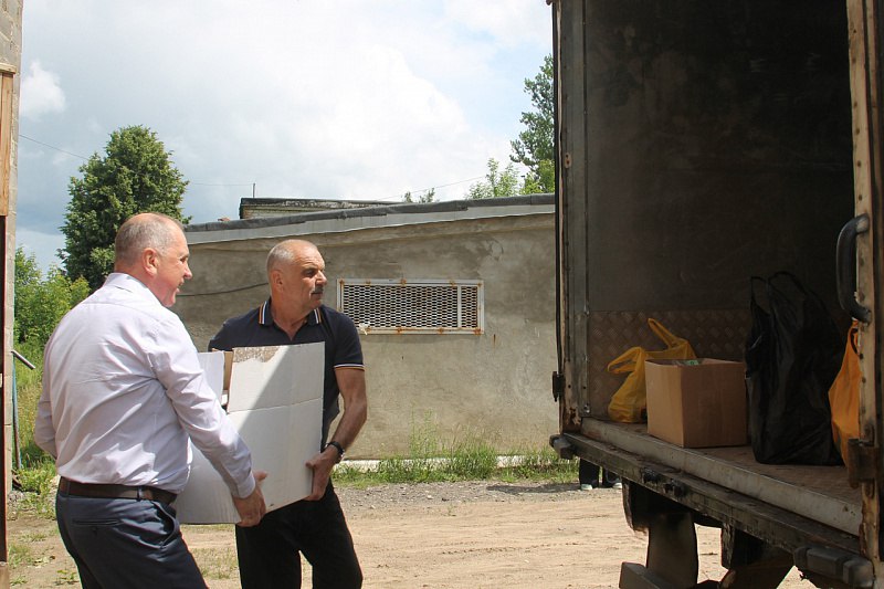 Анатолий Симонов поблагодарил алексинцев за участие в сборе помощи бойцам спецоперации Анатолий Симонов поблагодарил алексинцев за участие в сборе помощи бойцам спецоперации