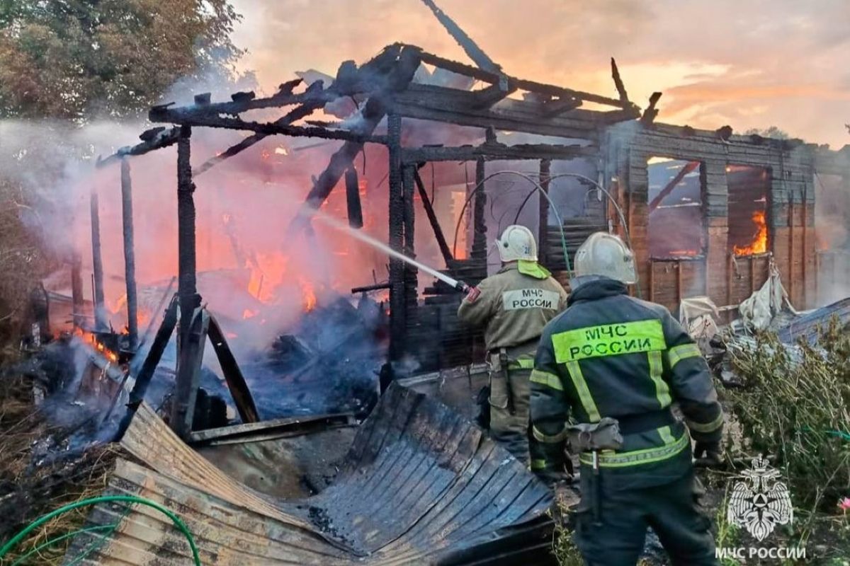 В Тульской области горели торговые павильоны и заброшки В Тульской области горели торговые павильоны и заброшки