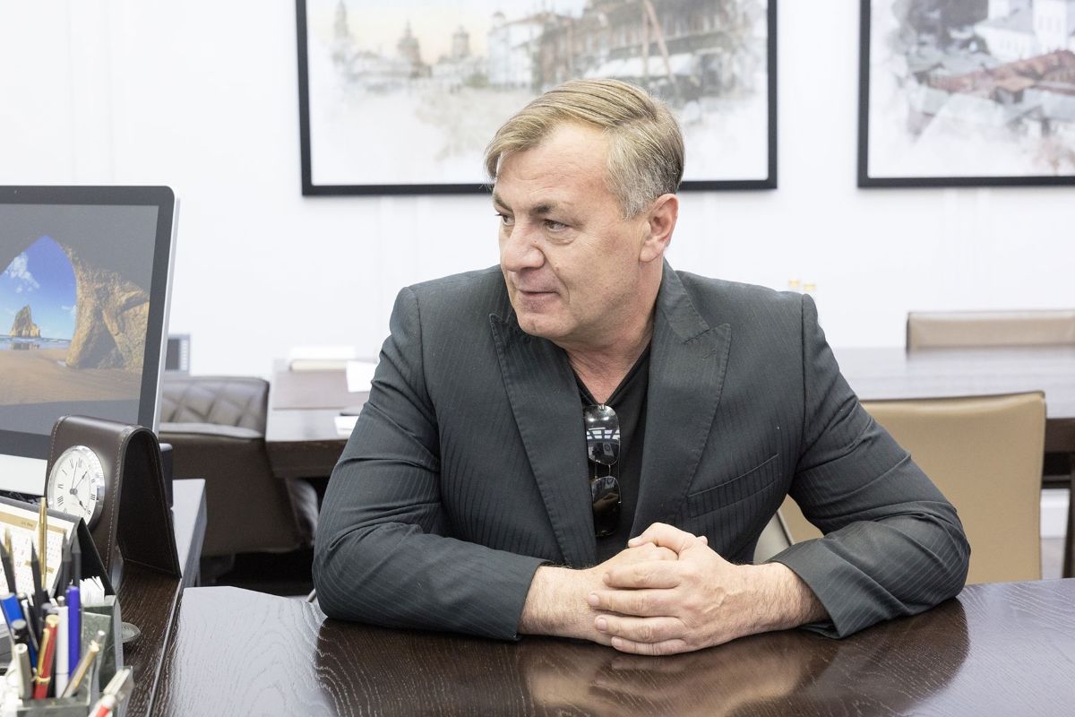 Руслан Кадыров: «Настоящий мужчина берет в руки оружие и защищает свою Родину» Руслан Кадыров: «Настоящий мужчина берет в руки оружие и защищает свою Родину»