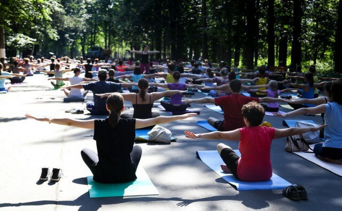В Центральном парке Тулы проходят занятия по йоге В Центральном парке Тулы проходят занятия по йоге