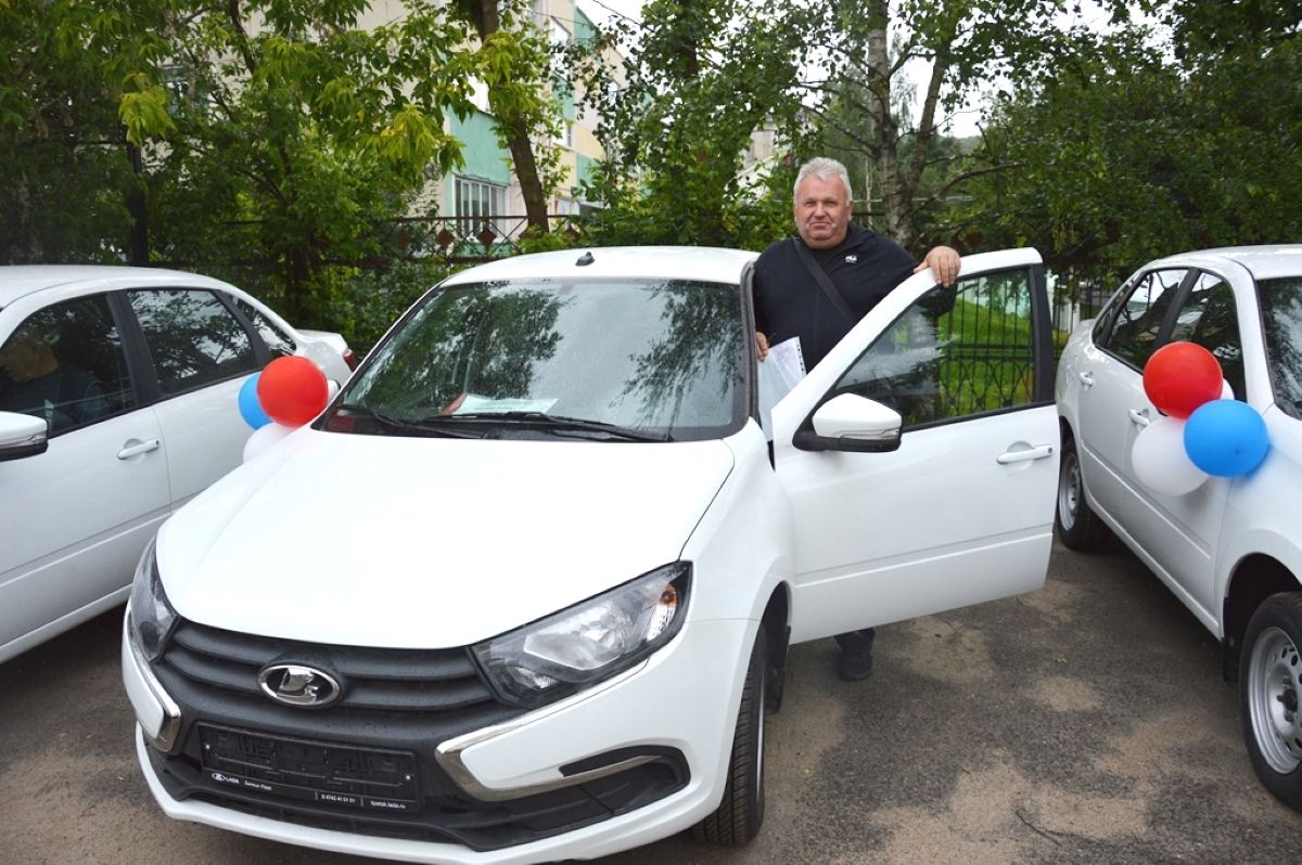 Пострадавшим на производстве жителям Тульской области вручили ключи от автомобилей Пострадавшим на производстве жителям Тульской области вручили ключи от автомобилей