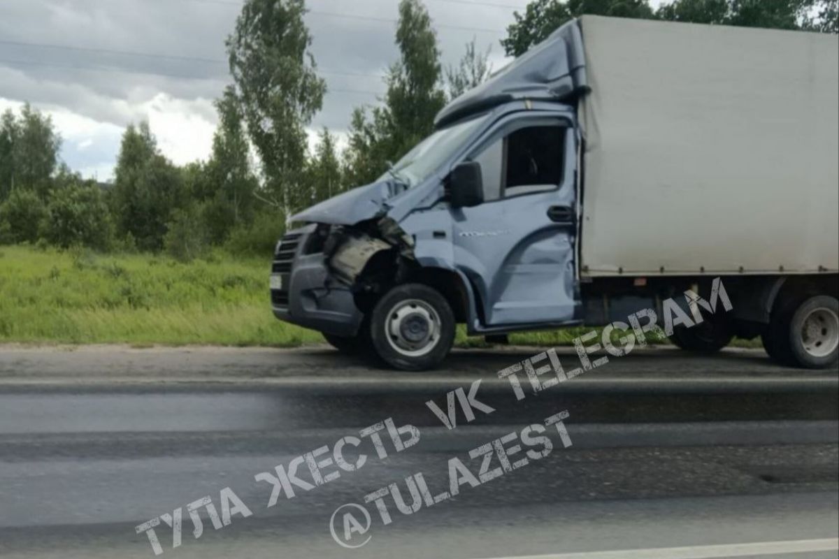 Шесть автомобилей столкнулись на Калужском шоссе в Туле Шесть автомобилей столкнулись на Калужском шоссе в Туле