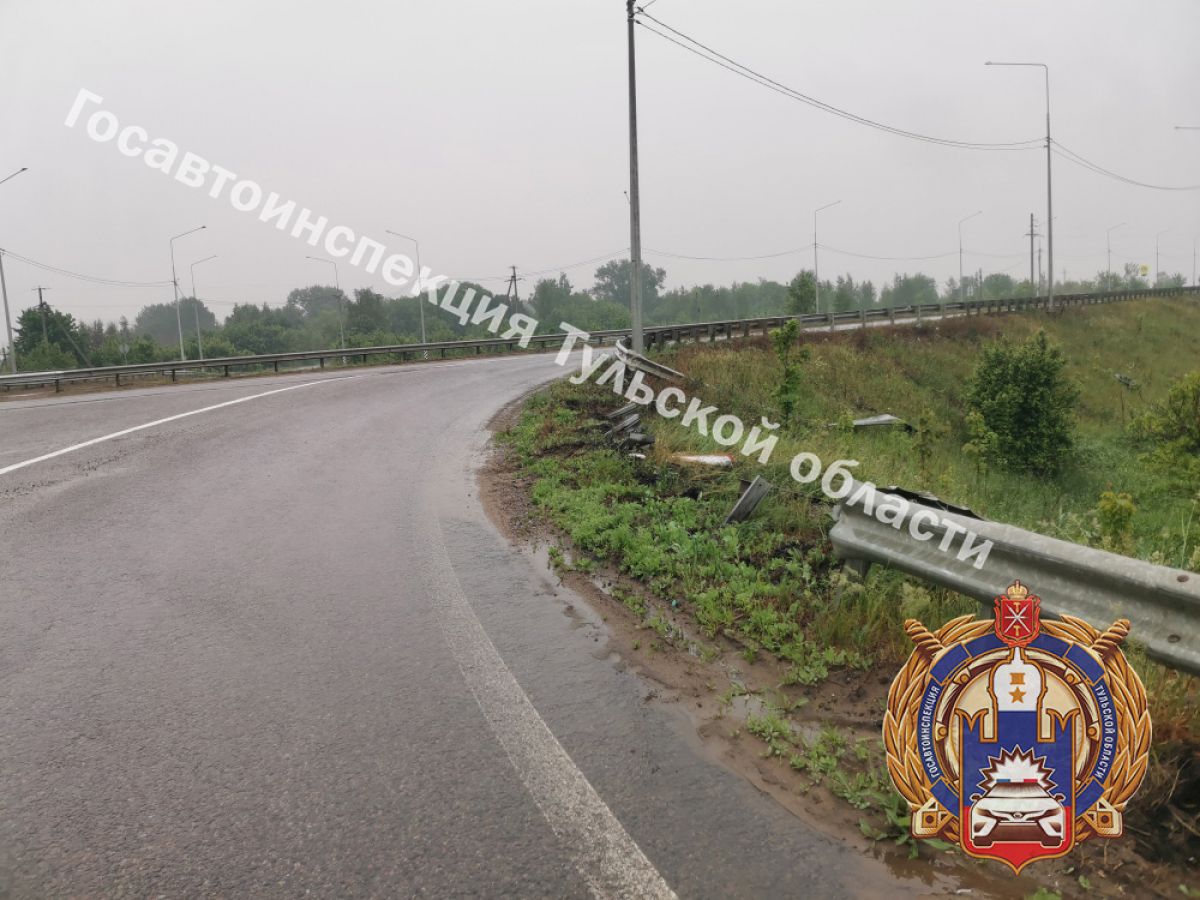 В Тульской области женщина-водитель не удержала «Чанган» на дороге В Тульской области женщина-водитель не удержала «Чанган» на дороге