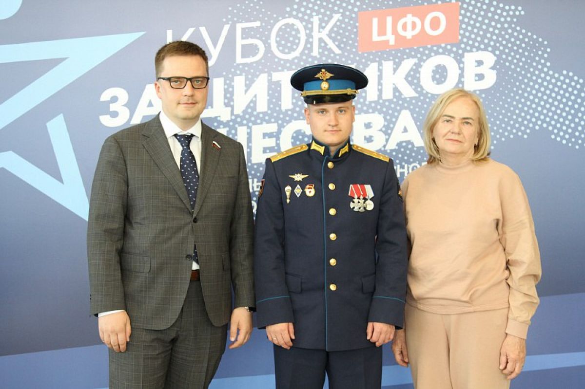 Олег Иванов: «Горжусь мужеством парней, заключающих контракт на военную службу»