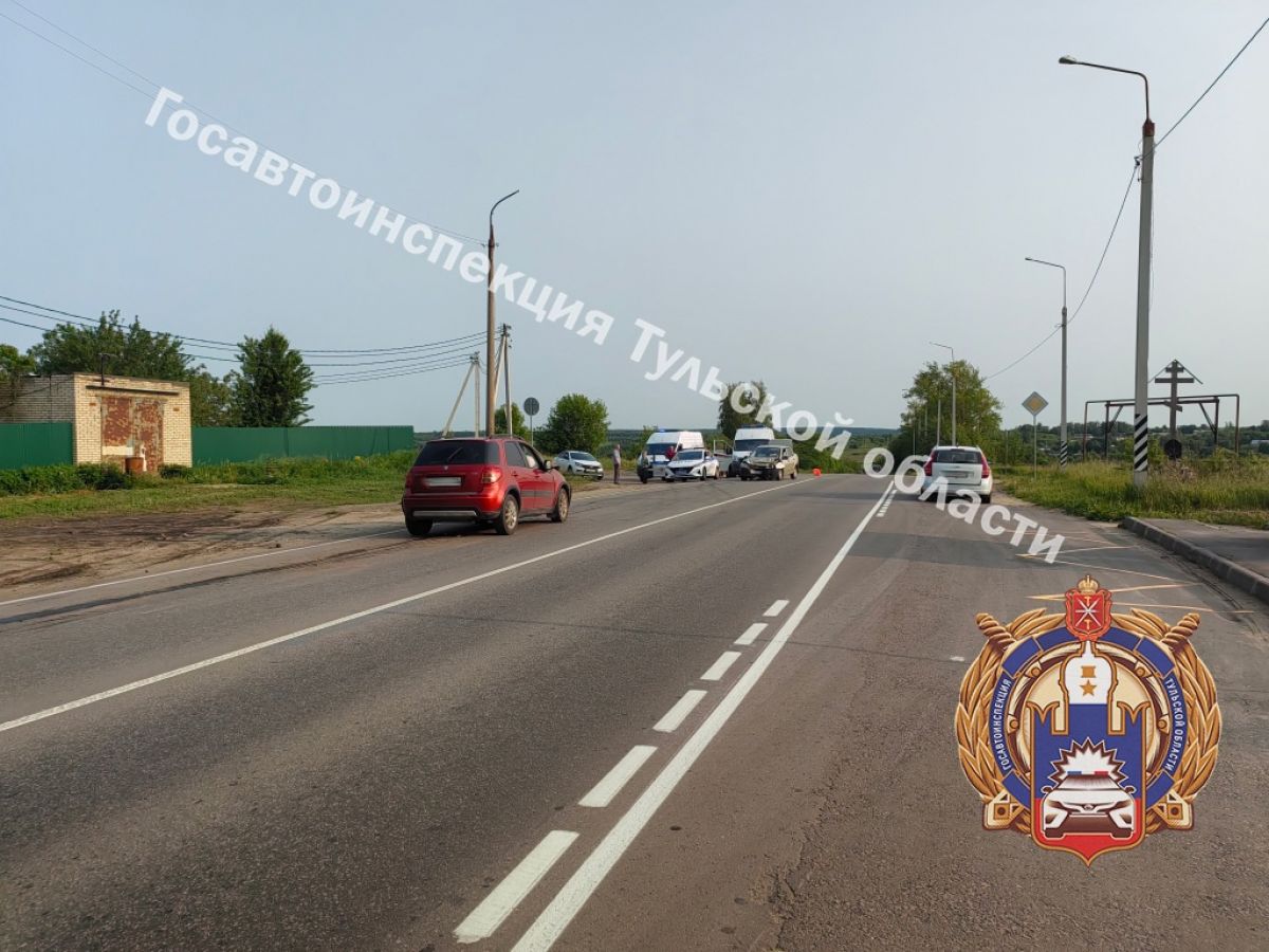 В ДТП на 13-м километре «Новомосковского кольца» пострадали четверо человек В ДТП на 13-м километре «Новомосковского кольца» пострадали четверо человек