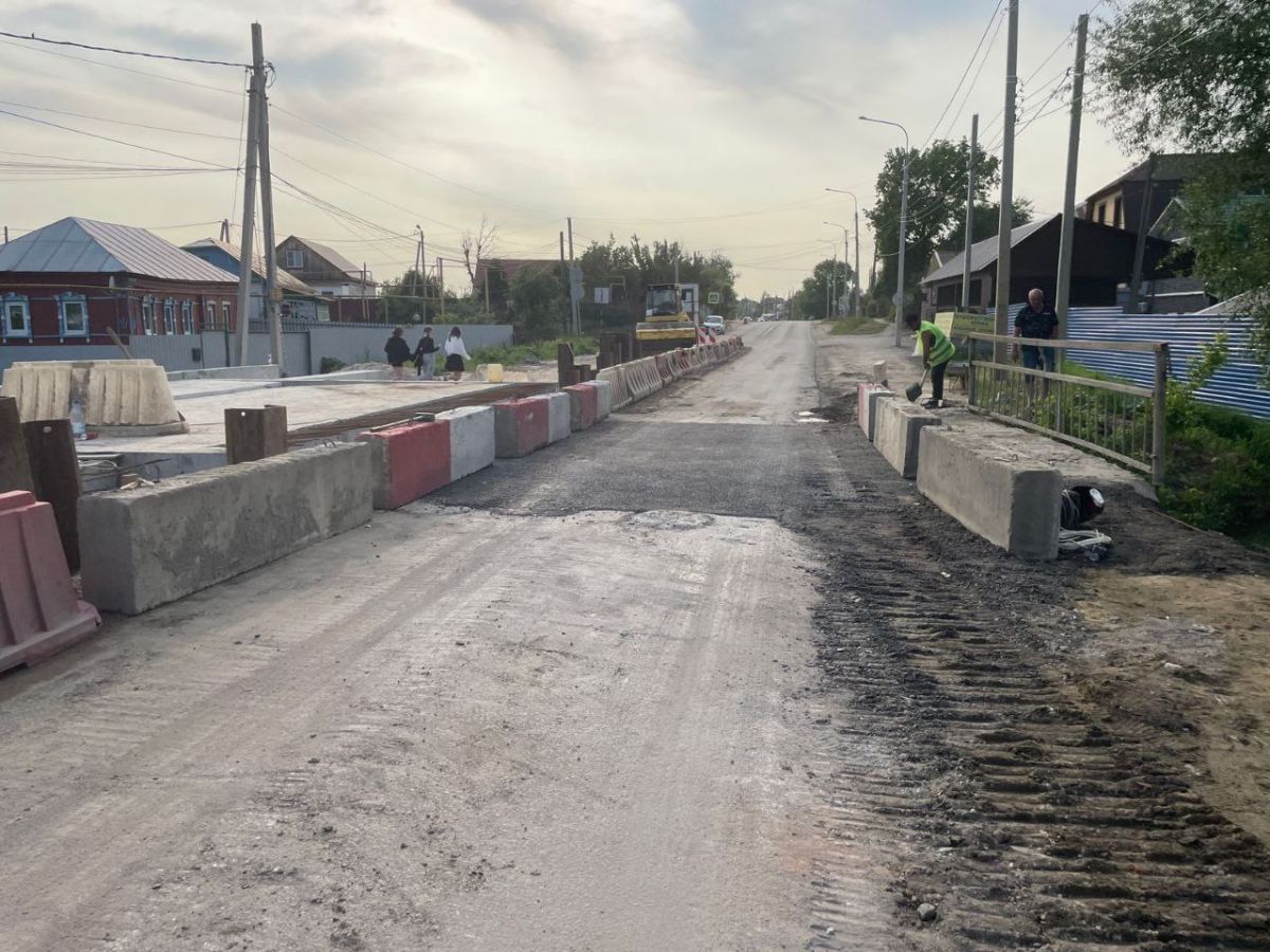 В Хрущеве открыли движение по поврежденному мосту