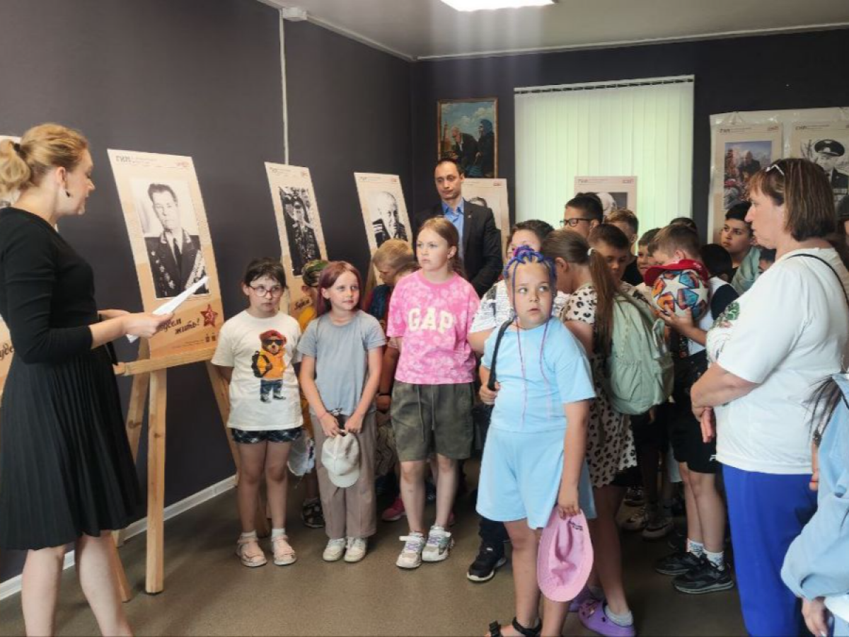 В Арсеньеве Тульской области открылась фотовыставка «Будем жить!» В Арсеньеве Тульской области открылась фотовыставка «Будем жить!»