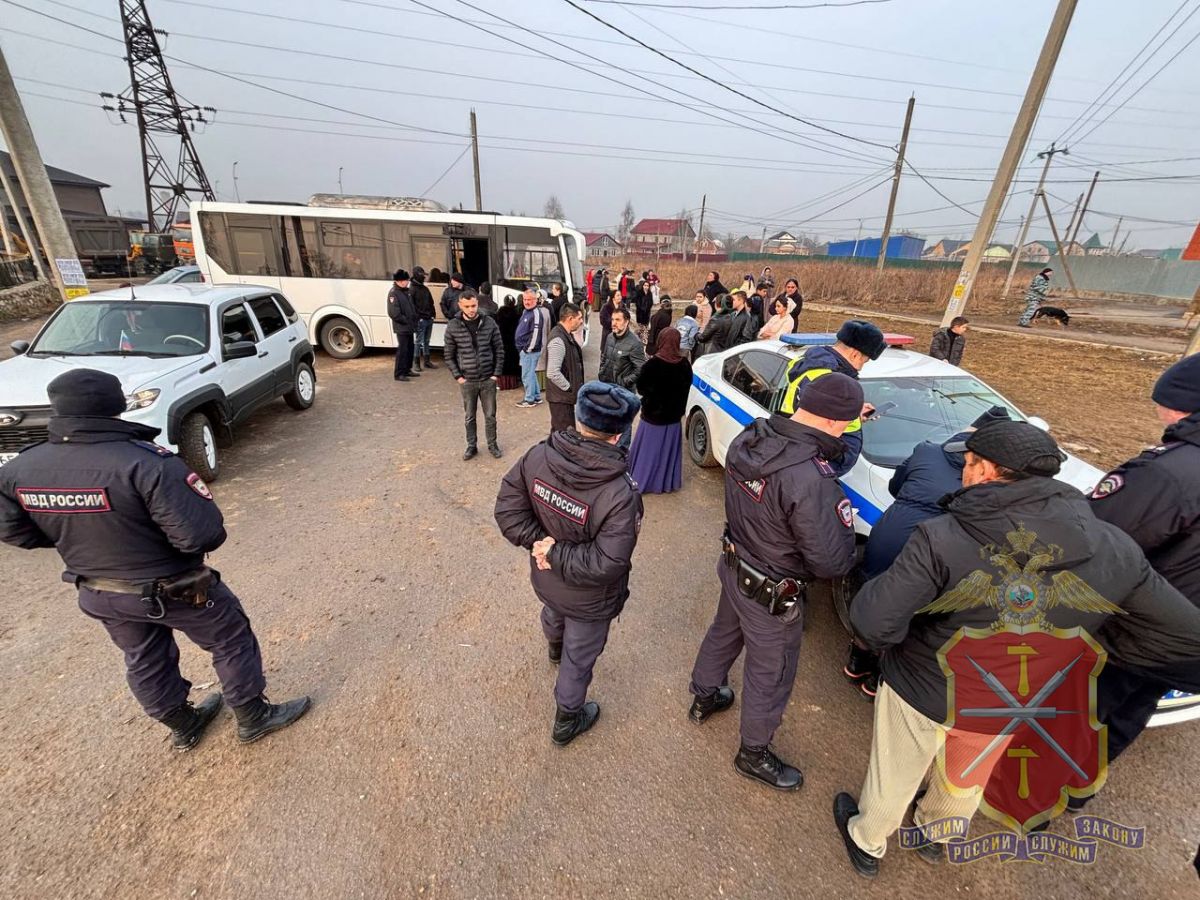 Сотрудники полиции навестили жителей Плеханова Большой Тулы Сотрудники полиции навестили жителей Плеханова Большой Тулы