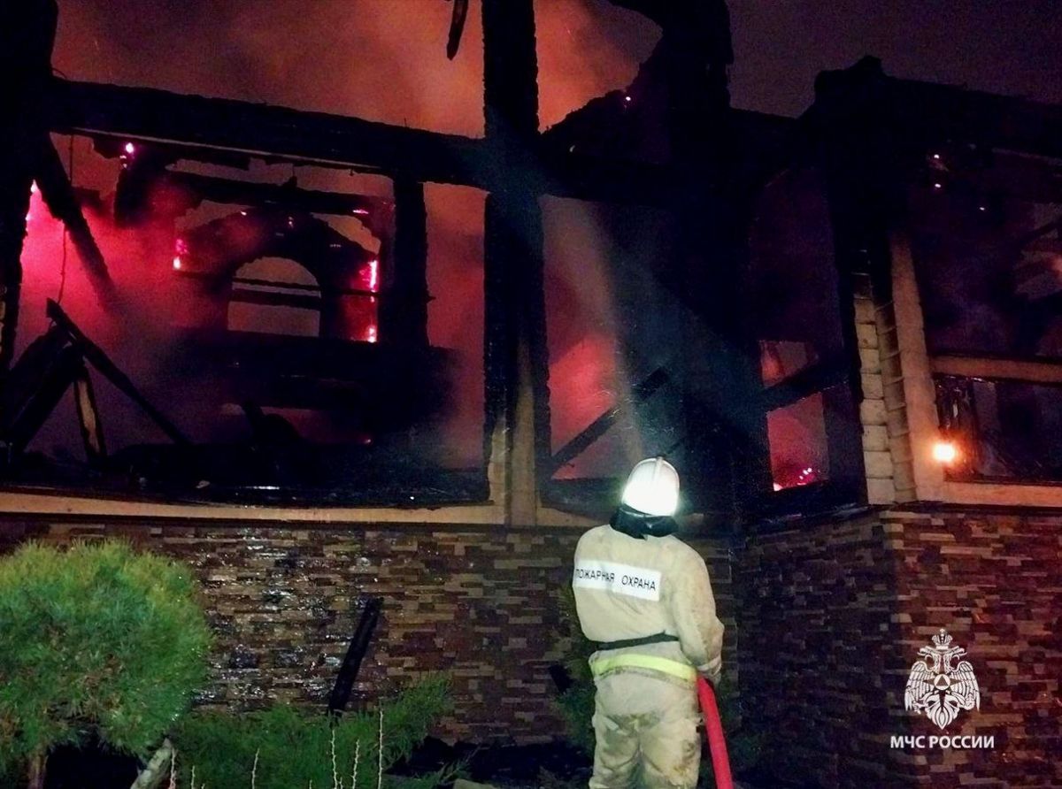В Заокском районе Тульской области загорелся дом в коттеджном поселке В Заокском районе Тульской области загорелся дом в коттеджном поселке