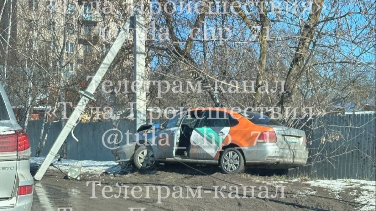В Туле 18-летняя девушка на машине каршеринга не справилась с управлением и врезалась в опору ЛЭП В Туле 18-летняя девушка на машине каршеринга не справилась с управлением и врезалась в опору ЛЭП