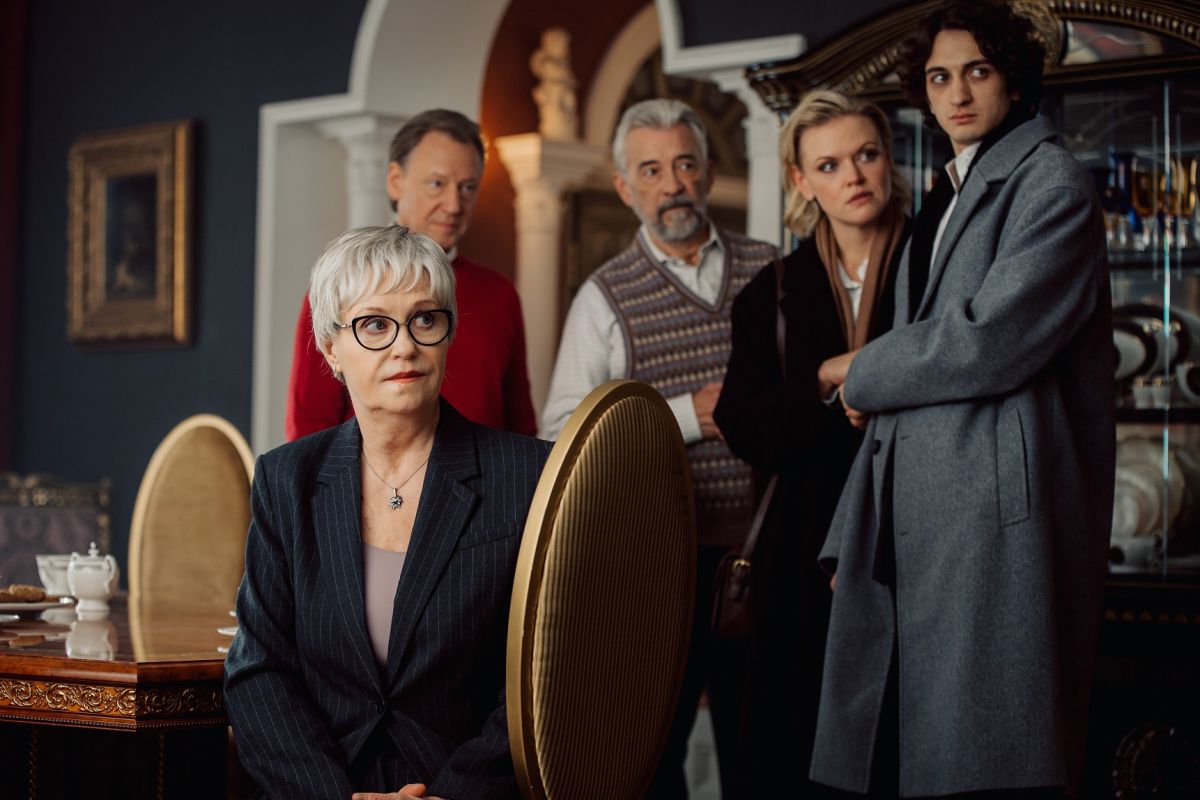 Поющие цветы: сериал о возрождении легендарного «ВИА “Васильки”» уже скоро на Wink.ru Поющие цветы: сериал о возрождении легендарного «ВИА “Васильки”» уже скоро на Wink.ru