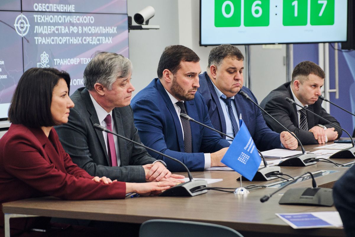 Михаил Пантелеев: «На тульских оборонных предприятиях трудится более 40 тысяч человек» Михаил Пантелеев: «На тульских оборонных предприятиях трудится более 40 тысяч человек»