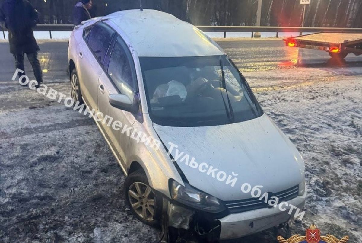 На трассе в Тульской области двое мужчин получили травмы, съехав в кювет На трассе в Тульской области двое мужчин получили травмы, съехав в кювет