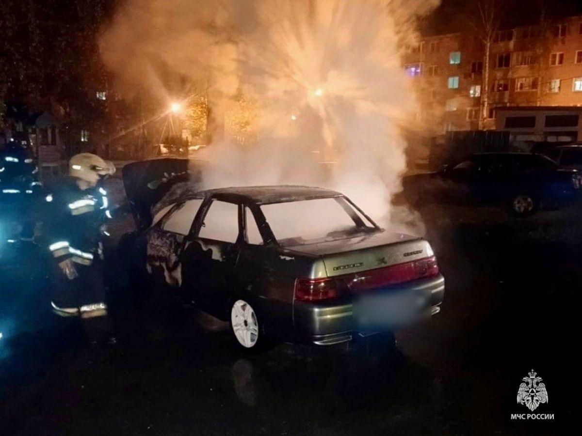 За сутки в Тульской области загорелись два автомобиля и два заброшенных здания