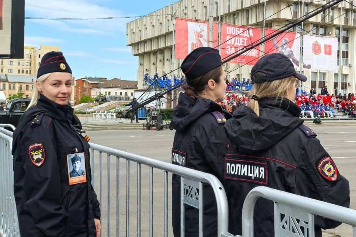Более 600 полицейских обеспечивали безопасность на Дне Победы в Тульской области Более 600 полицейских обеспечивали безопасность на Дне Победы в Тульской области