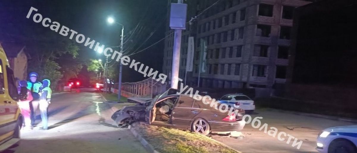 В Туле несовершеннолетние водитель и пассажир «Мерседеса» пострадали при столкновении с опорой ЛЭП В Туле несовершеннолетние водитель и пассажир «Мерседеса» пострадали при столкновении с опорой ЛЭП