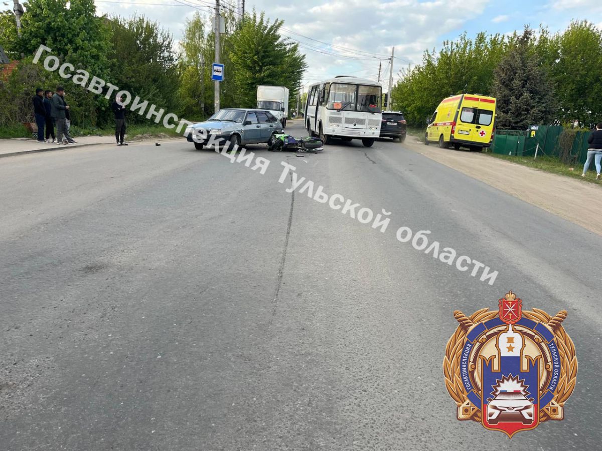 В Тульской области «ВАЗ» подрезал «Кавасаки» В Тульской области «ВАЗ» подрезал «Кавасаки»