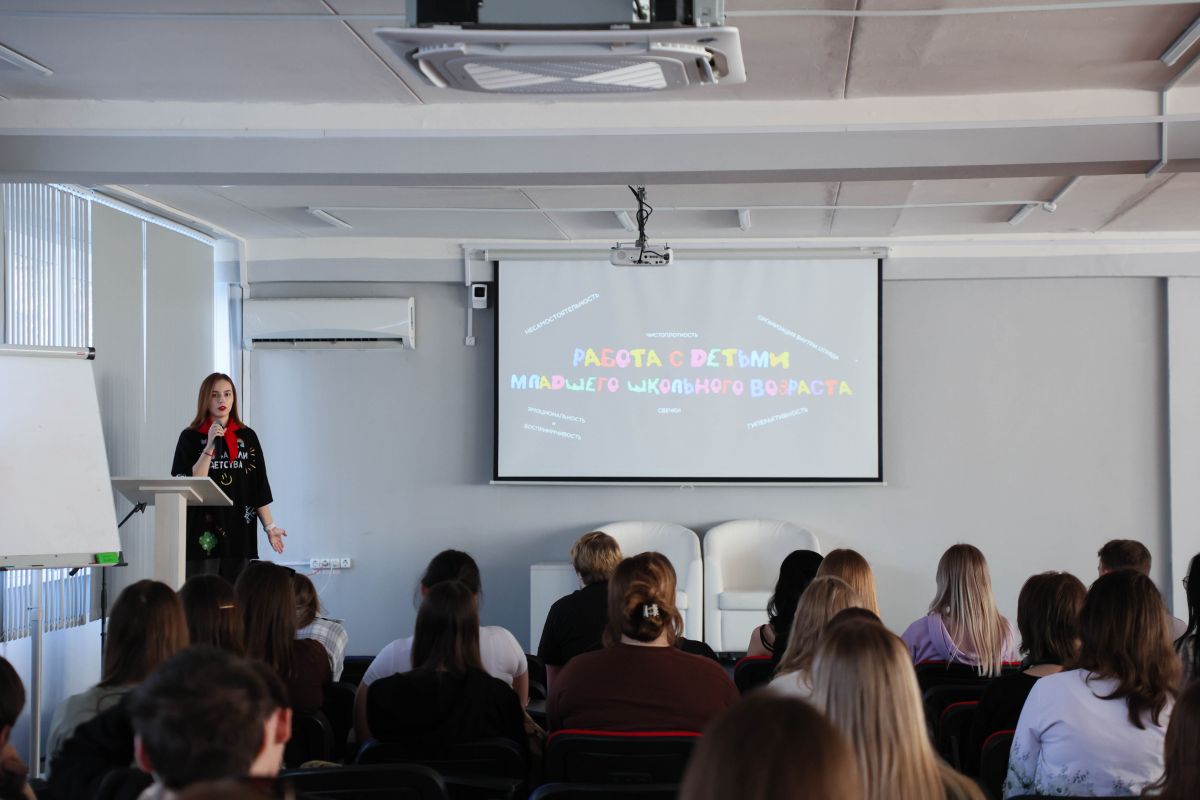 Тульские школьники и студенты педуниверситета осваивают профессию вожатого Тульские школьники и студенты педуниверситета осваивают профессию вожатого