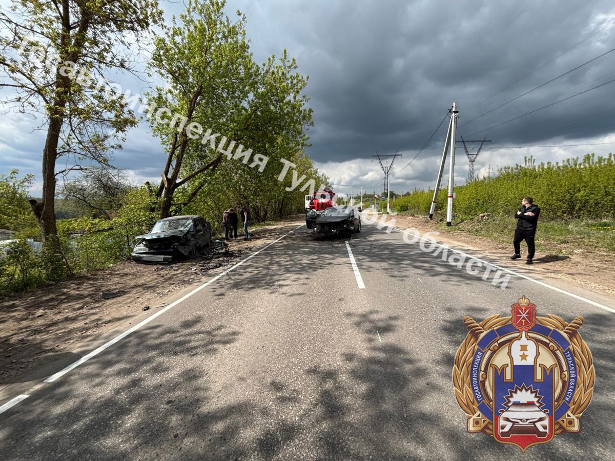 В Тульской области при столкновении «Пежо» и «Лады» пострадали два человека В Тульской области при столкновении «Пежо» и «Лады» пострадали два человека