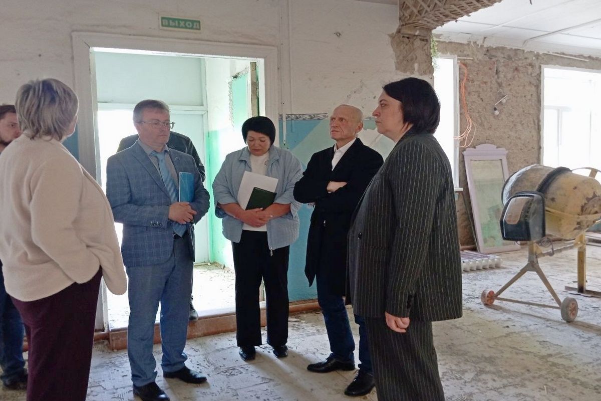 В Липках капитально ремонтируют школу В Липках капитально ремонтируют школу