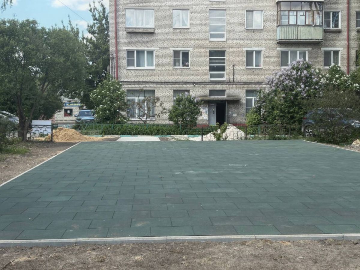 В Туле приводят в порядок еще один двор В Туле приводят в порядок еще один двор