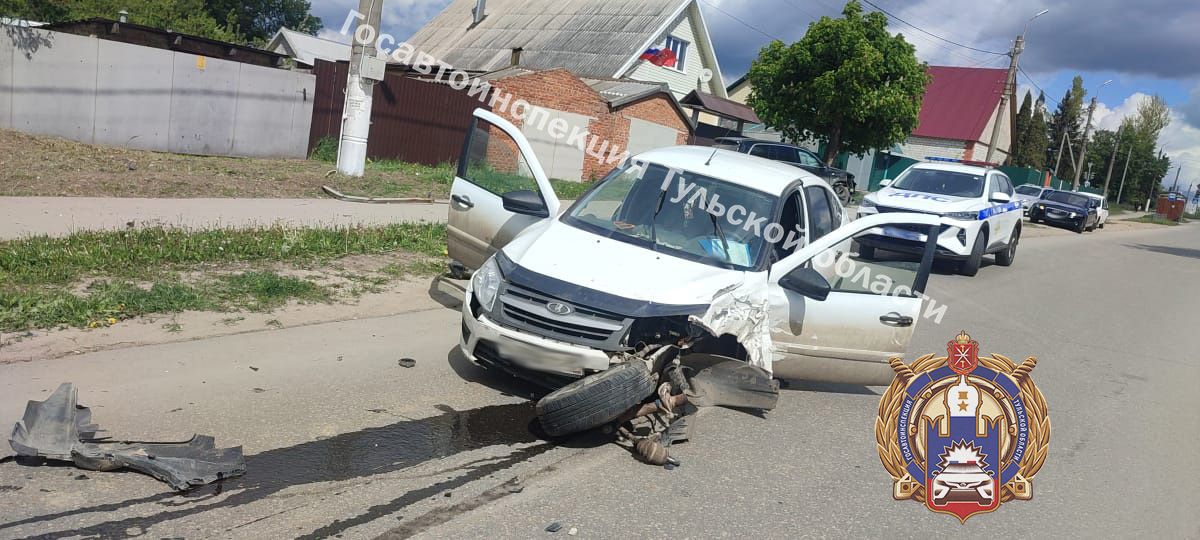 В Ефремове Тульской области в «Ладу Гранту» въехал «Lixiang» В Ефремове Тульской области в «Ладу Гранту» въехал «Lixiang»