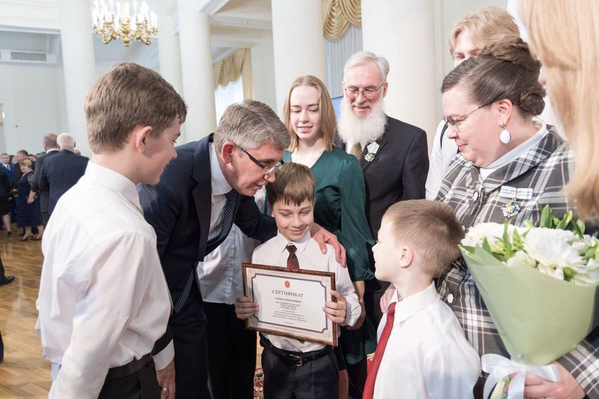 Дмитрий Миляев: «С семьи начинается взрослый жизненный путь каждого из нас» Дмитрий Миляев: «С семьи начинается взрослый жизненный путь каждого из нас»