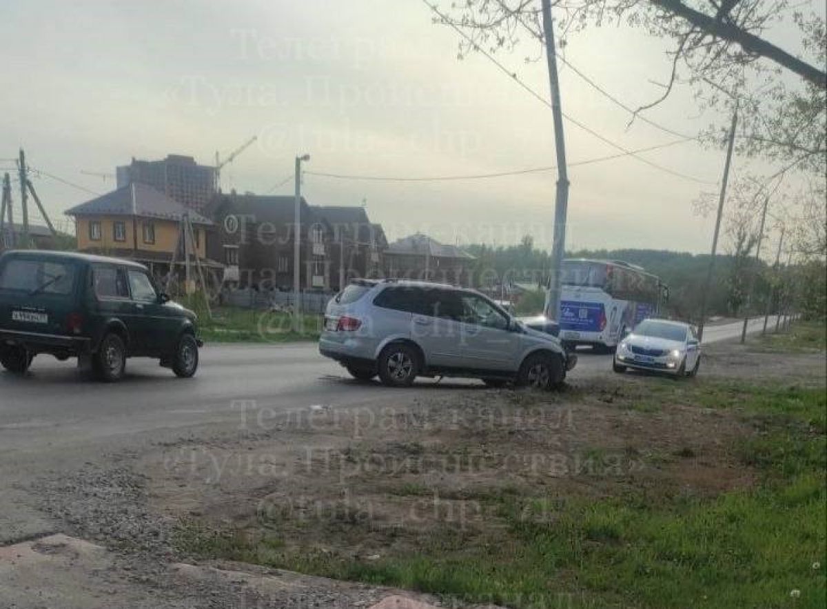 В Туле пьяный водитель врезался в столб В Туле пьяный водитель врезался в столб
