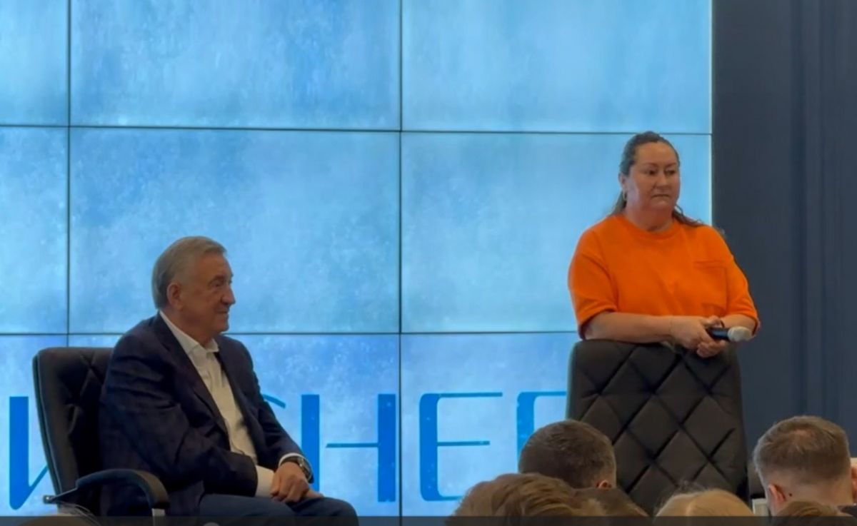 Тульские спортсмены лично познакомились с Еленой Вяльбе Тульские спортсмены лично познакомились с Еленой Вяльбе