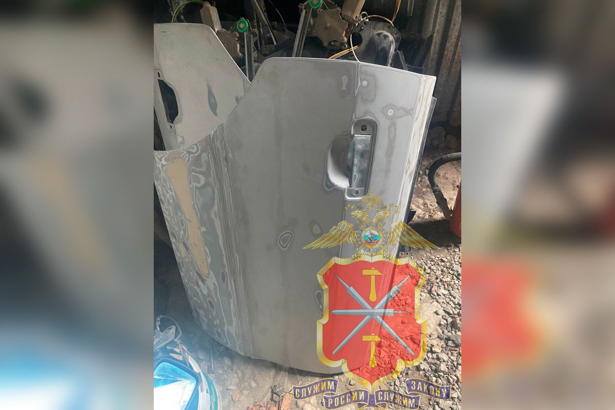 В Туле работник автосервиса украл двери от машины В Туле работник автосервиса украл двери от машины