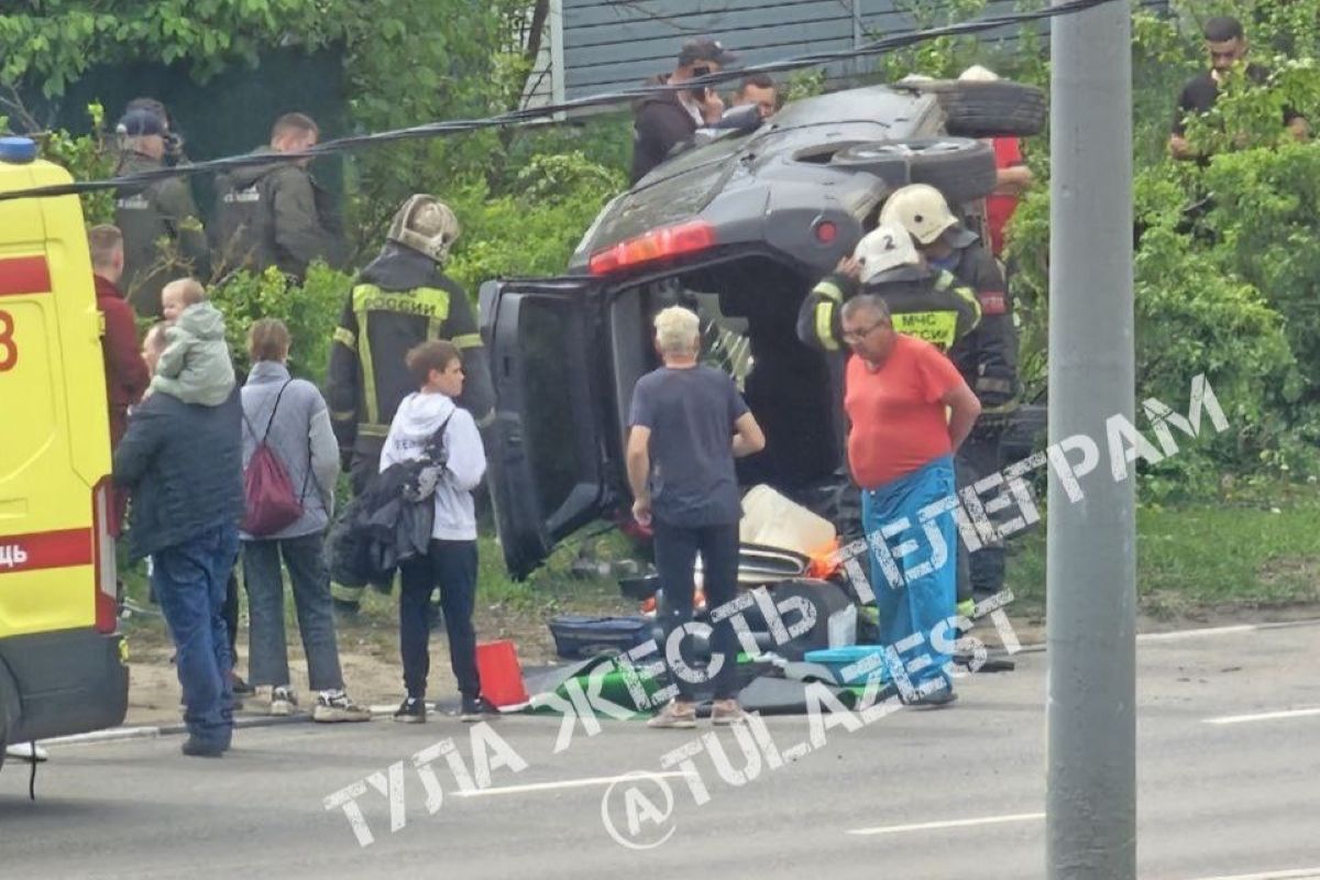 В Туле машина с погибшим на ходу водителем врезалась в дерево