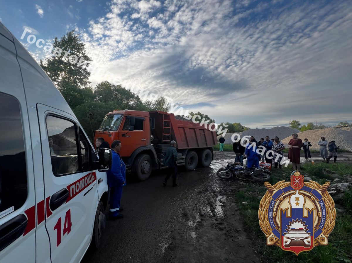 В Тульской области молодой водитель «КамАЗа» врезался в мотоцикл