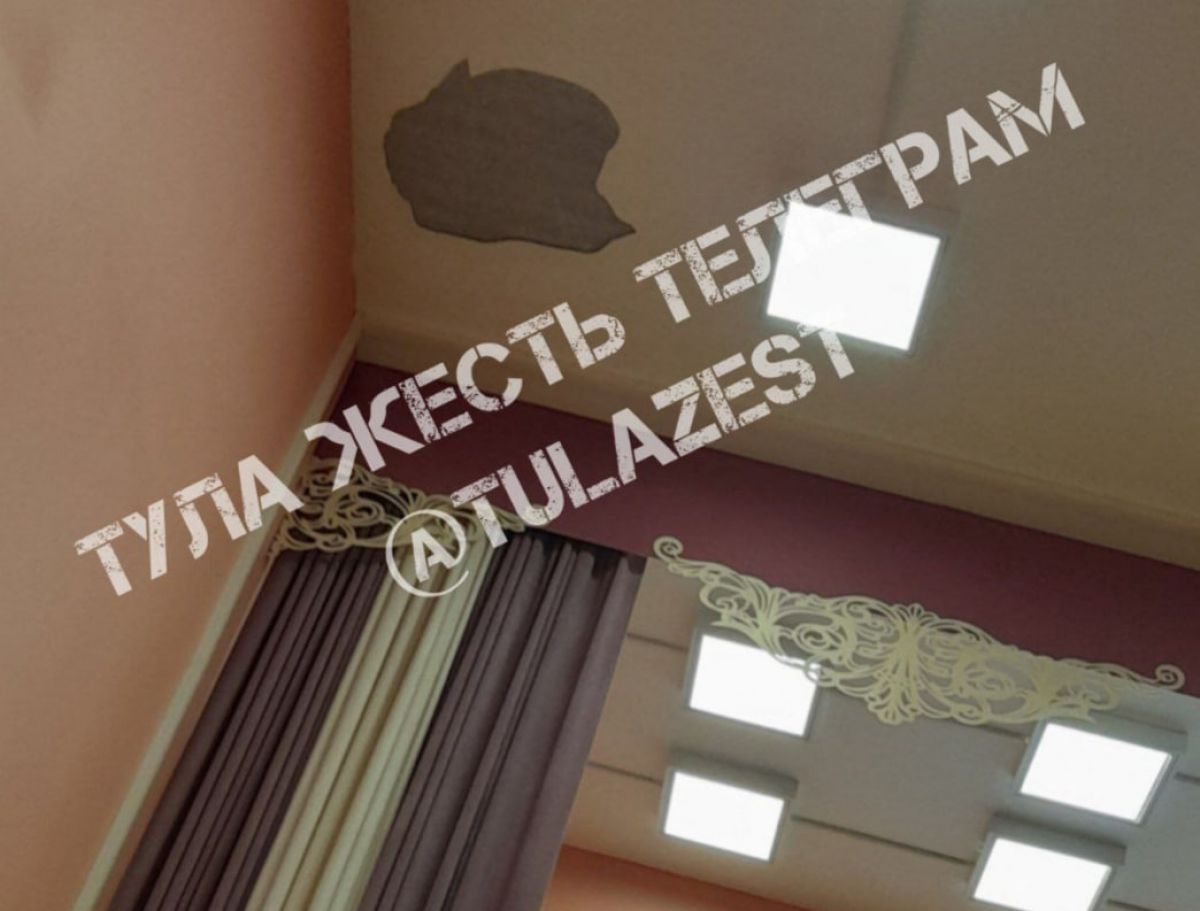 В тульской школе частично обвалилась штукатурка с потолка В тульской школе частично обвалилась штукатурка с потолка