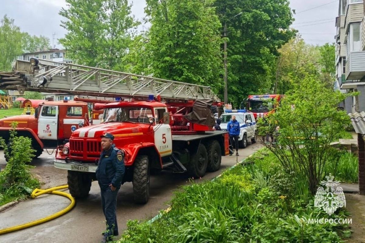 В Тульской области более 20 человек эвакуировали из горящих зданий накануне В Тульской области более 20 человек эвакуировали из горящих зданий накануне