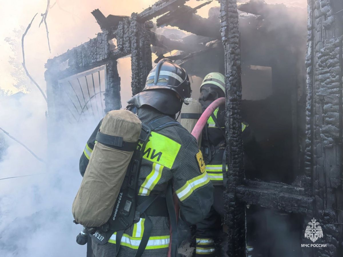 За сутки в Тульской области горели многоквартирный дом, сараи, машина и сооружения За сутки в Тульской области горели многоквартирный дом, сараи, машина и сооружения