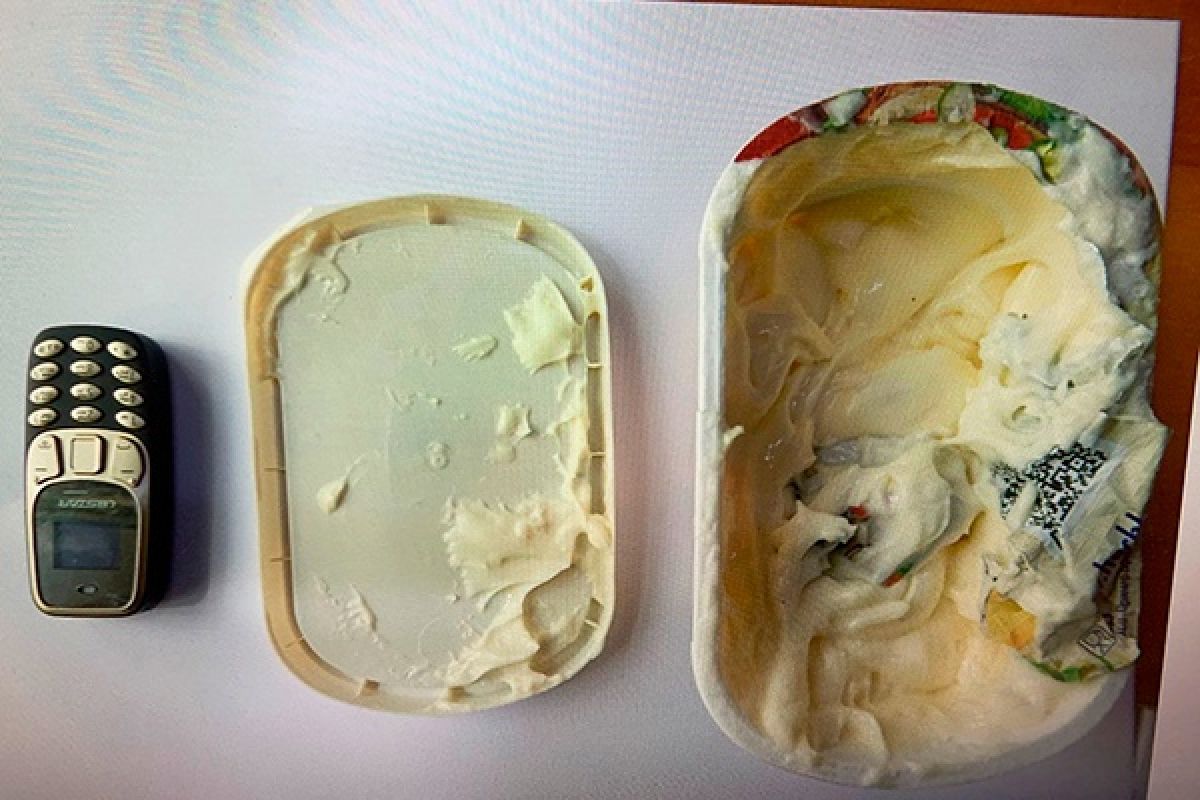 Сотрудники тульской исправительной колонии обнаружили мобильный телефон в контейнере с плавленым сыром Сотрудники тульской исправительной колонии обнаружили мобильный телефон в контейнере с плавленым сыром