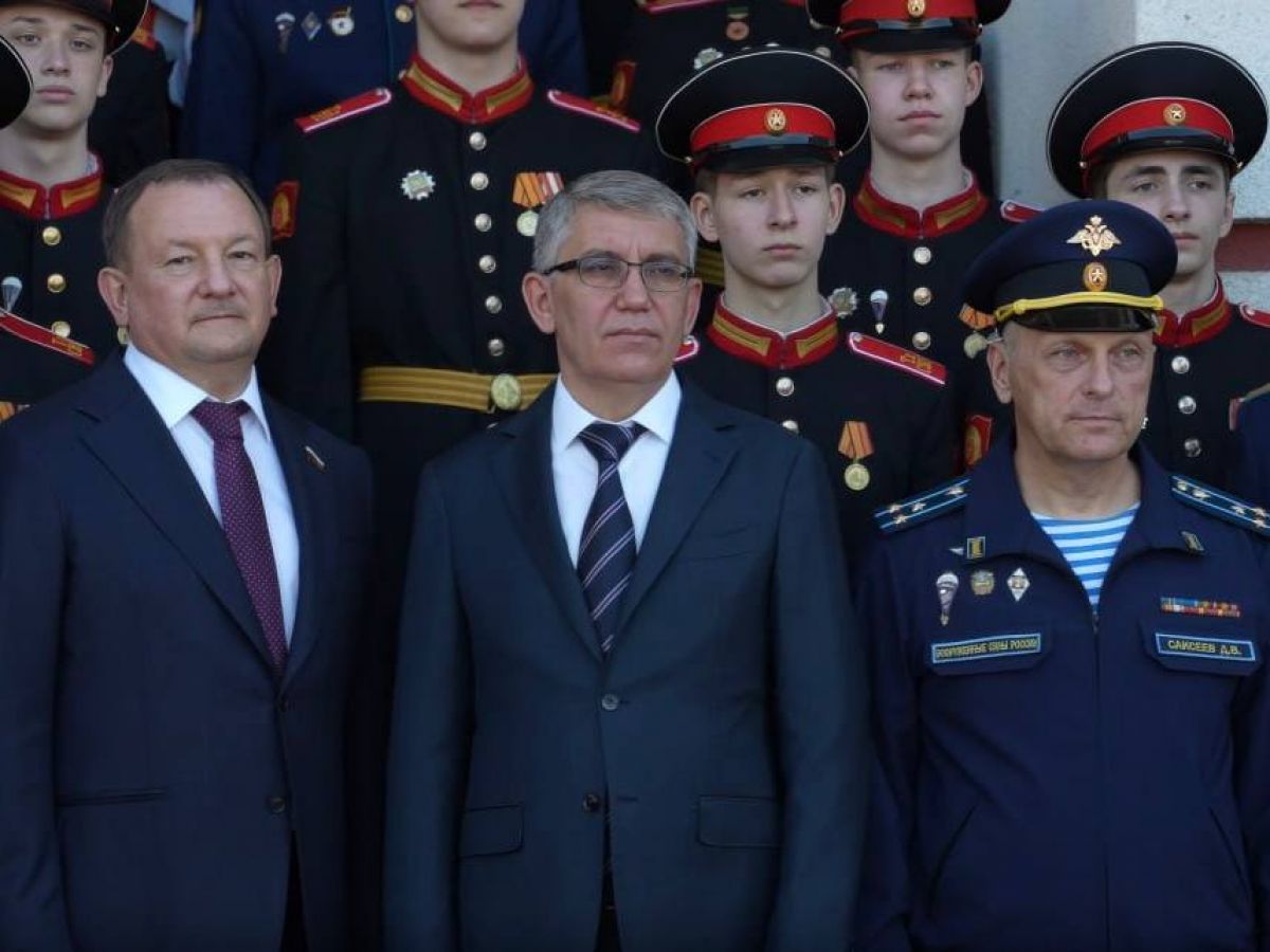 Михаил Борщев - суворовцам: «Желаю смело шагать к своей мечте» Михаил Борщев - суворовцам: «Желаю смело шагать к своей мечте»