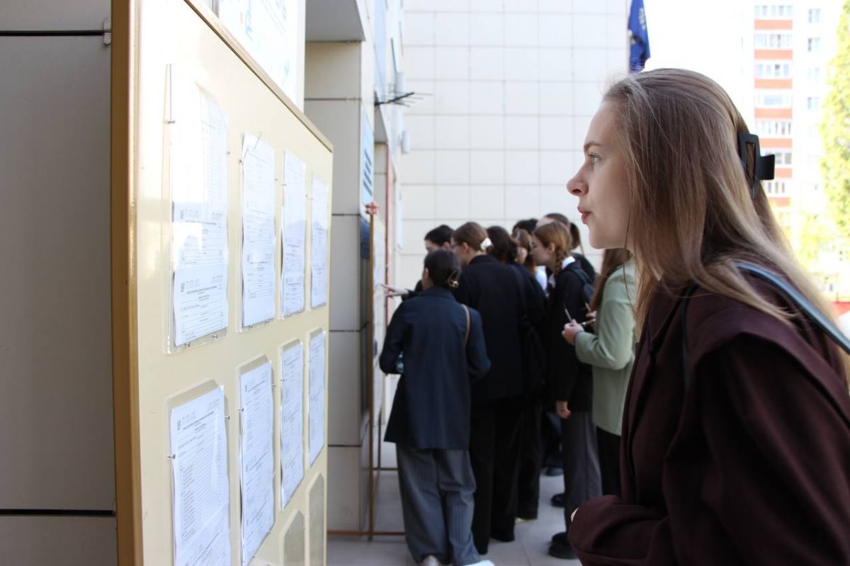 Тульские выпускники сдают ЕГЭ по математике Тульские выпускники сдают ЕГЭ по математике