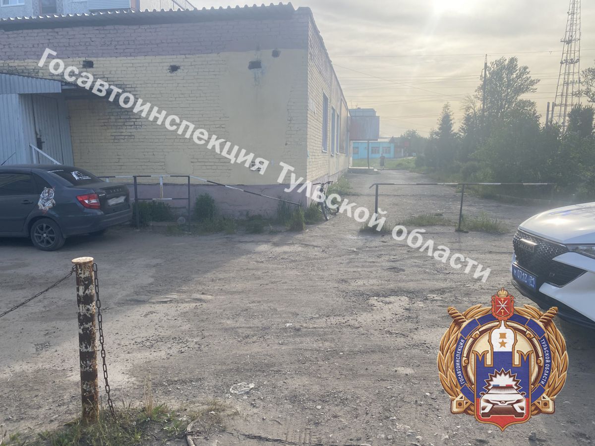 В Новомосковске 12-летнего велосипедиста сбил автомобиль «Рено» В Новомосковске 12-летнего велосипедиста сбил автомобиль «Рено»