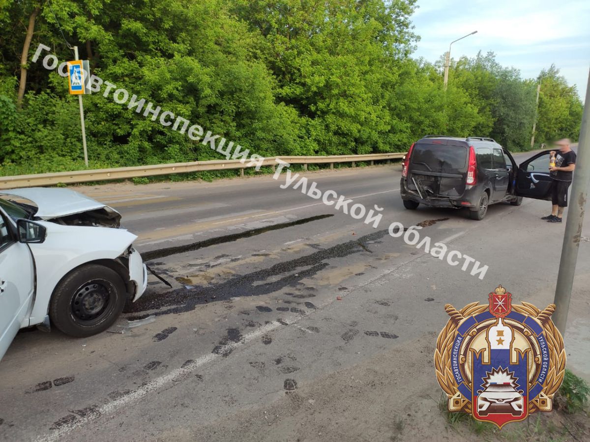 В Кимовске дорогу не поделили две «Лады» В Кимовске дорогу не поделили две «Лады»