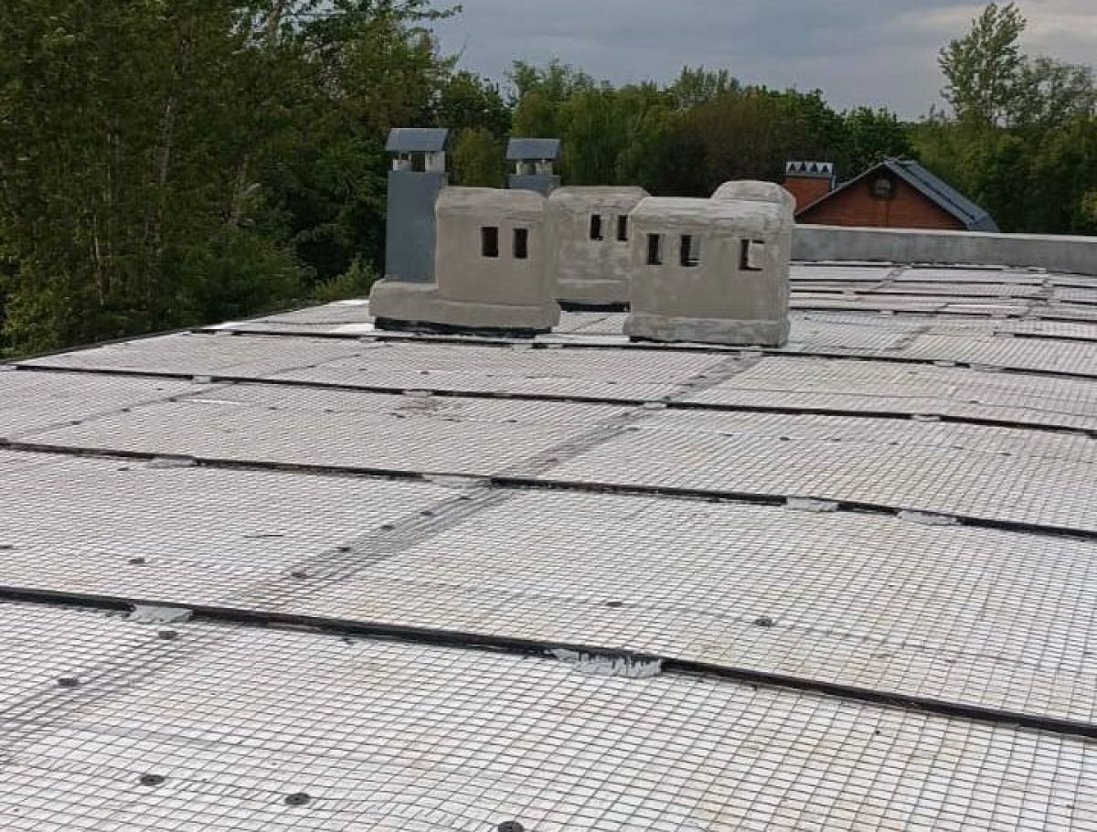 В Велегоже Заокского района ремонтируют плоскую крышу МКД В Велегоже Заокского района ремонтируют плоскую крышу МКД