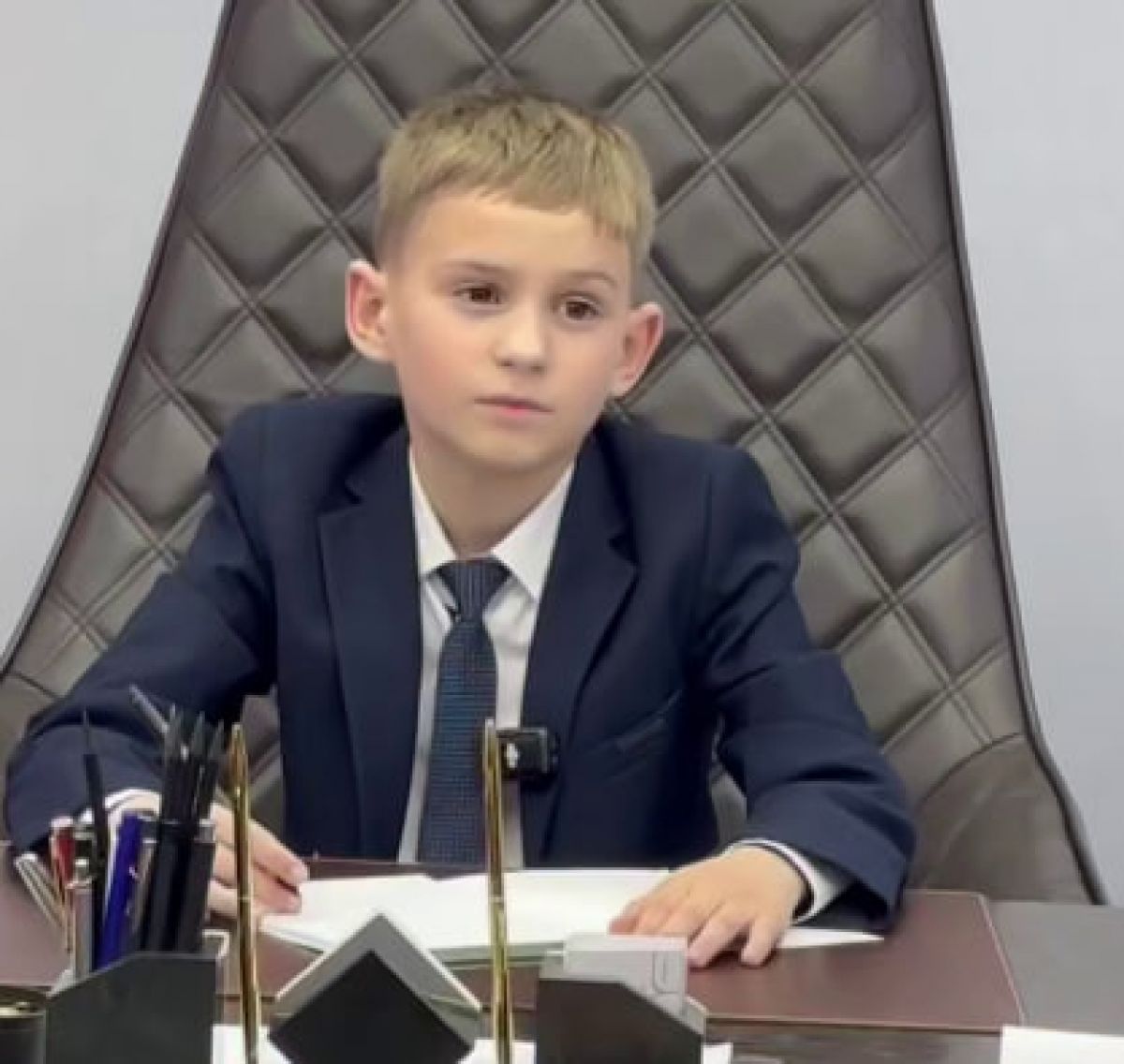 Дмитрий Миляев исполнил мечту мальчиков побывать губернаторами Дмитрий Миляев исполнил мечту мальчиков побывать губернаторами