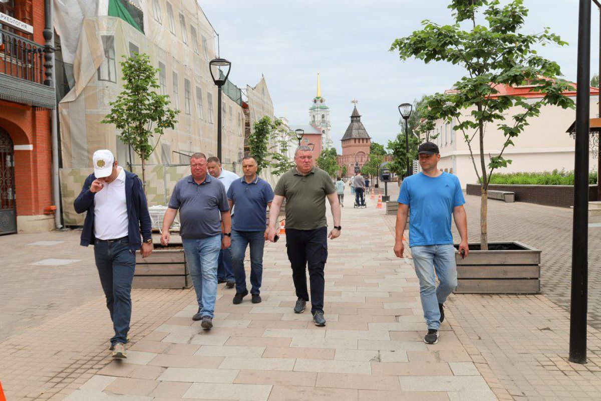 В Туле на Казанской набережной ремонтируют плиточное покрытие В Туле на Казанской набережной ремонтируют плиточное покрытие